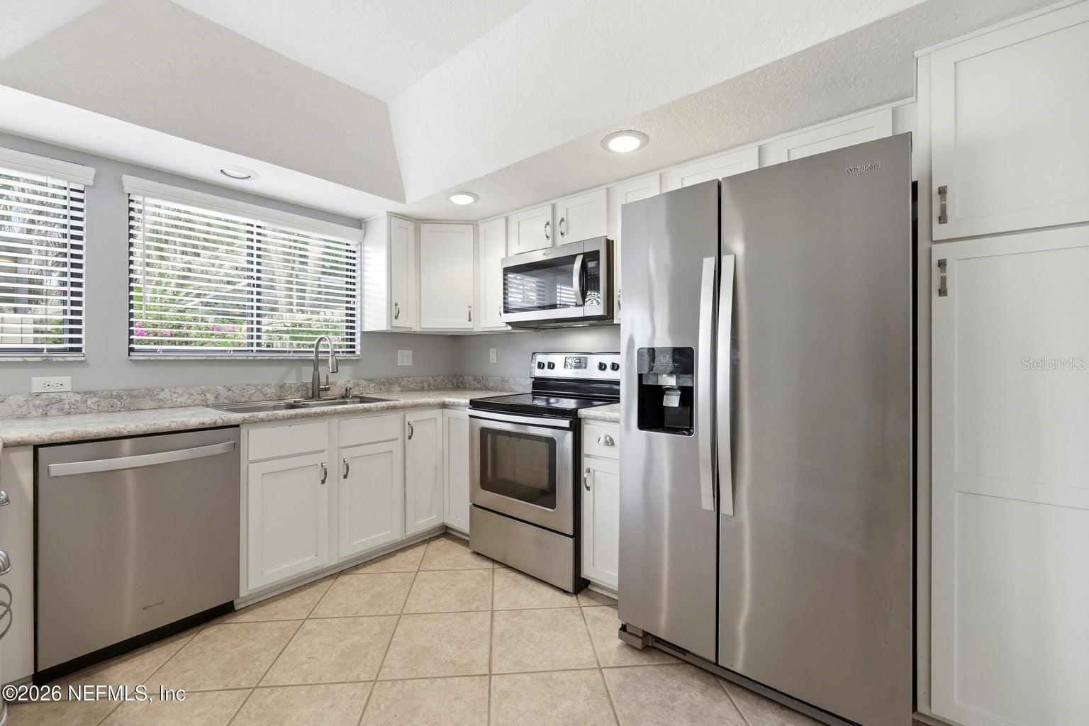 Image 9 of 52 For 8153 Sutton Place N