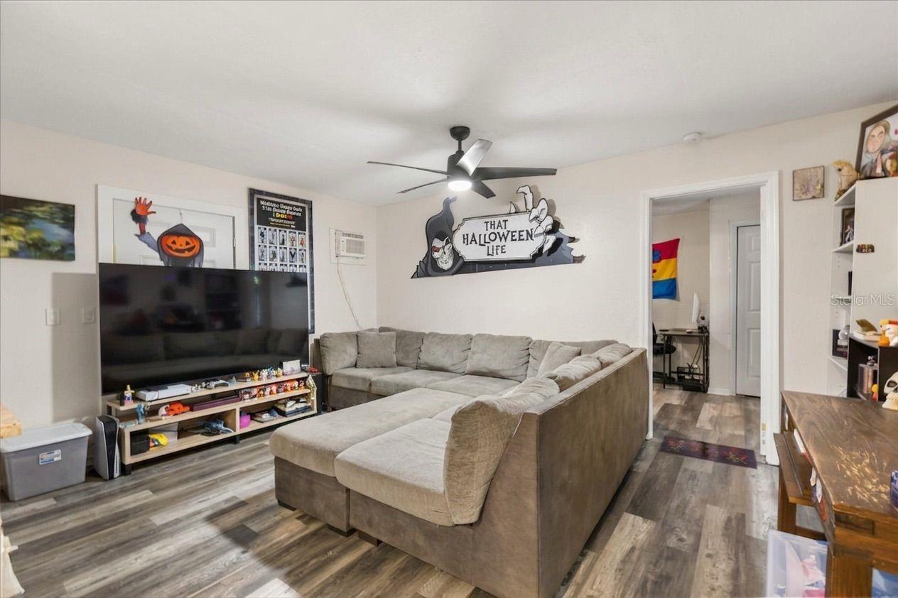 Image 12 of 22 For 829 3rd Street