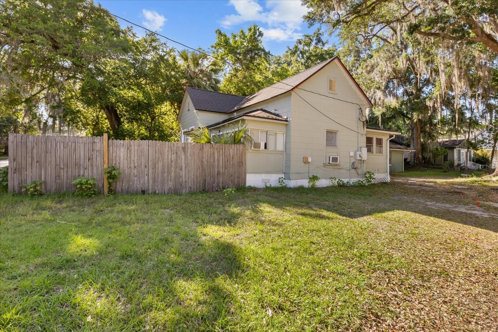 Image 3 of 22 For 829 3rd Street