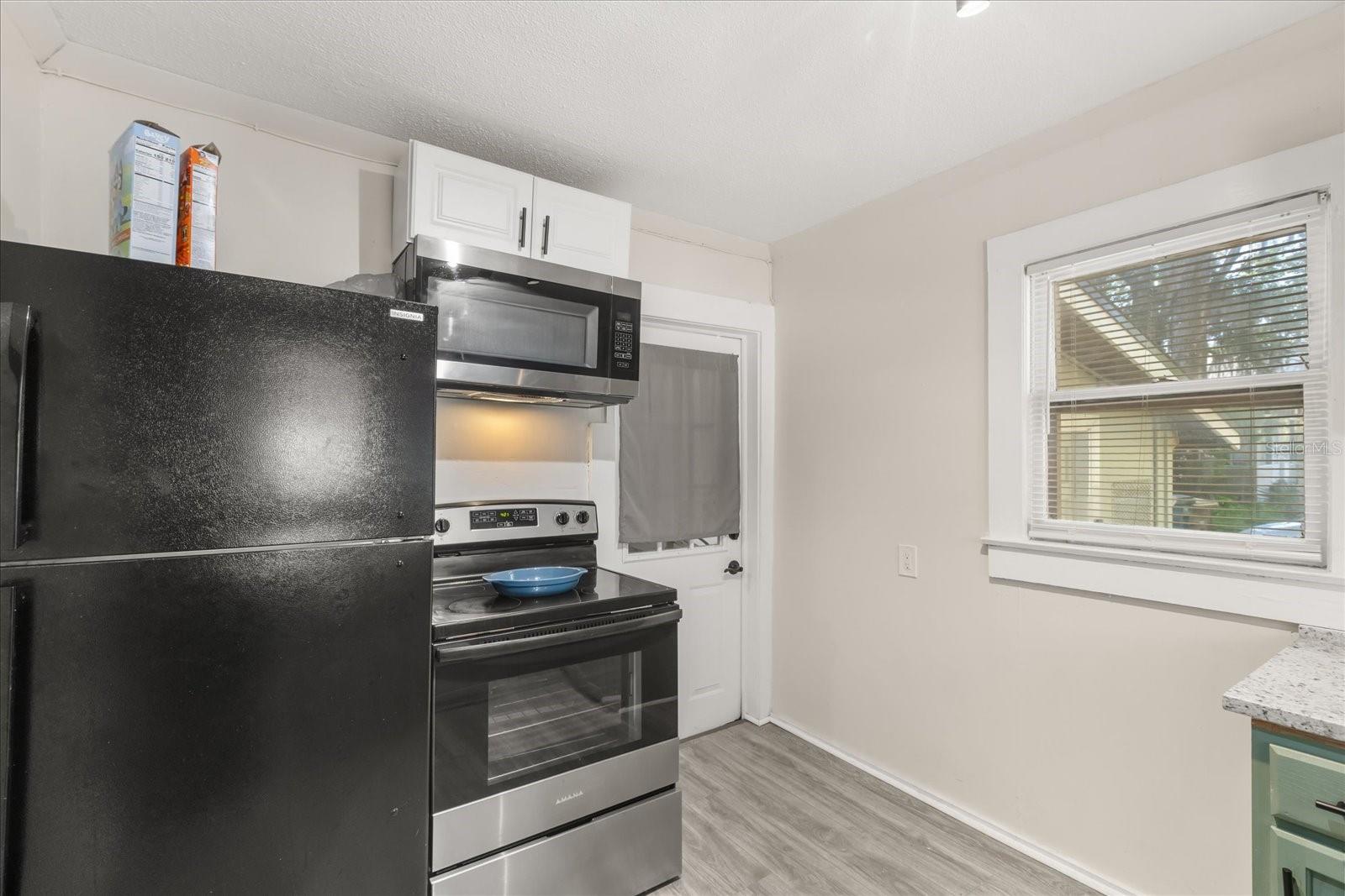 Image 7 of 22 For 829 3rd Street