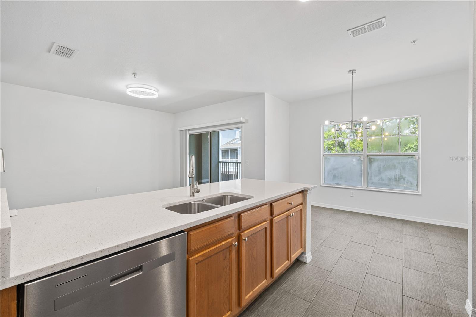Image 11 of 51 For 2442 Grand Central Parkway 2