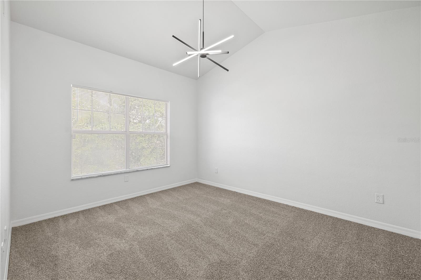 Image 17 of 51 For 2442 Grand Central Parkway 2