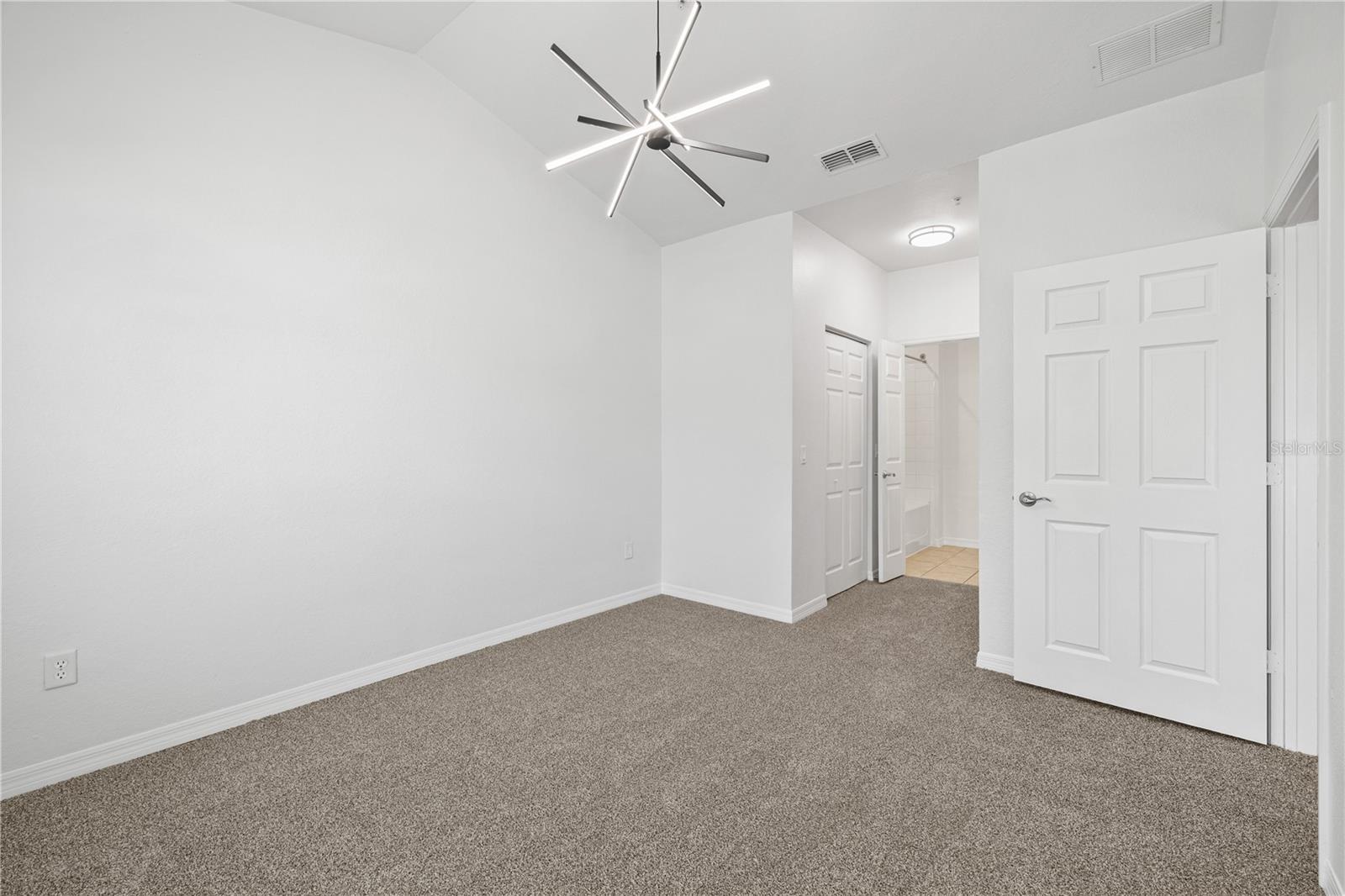 Image 18 of 51 For 2442 Grand Central Parkway 2
