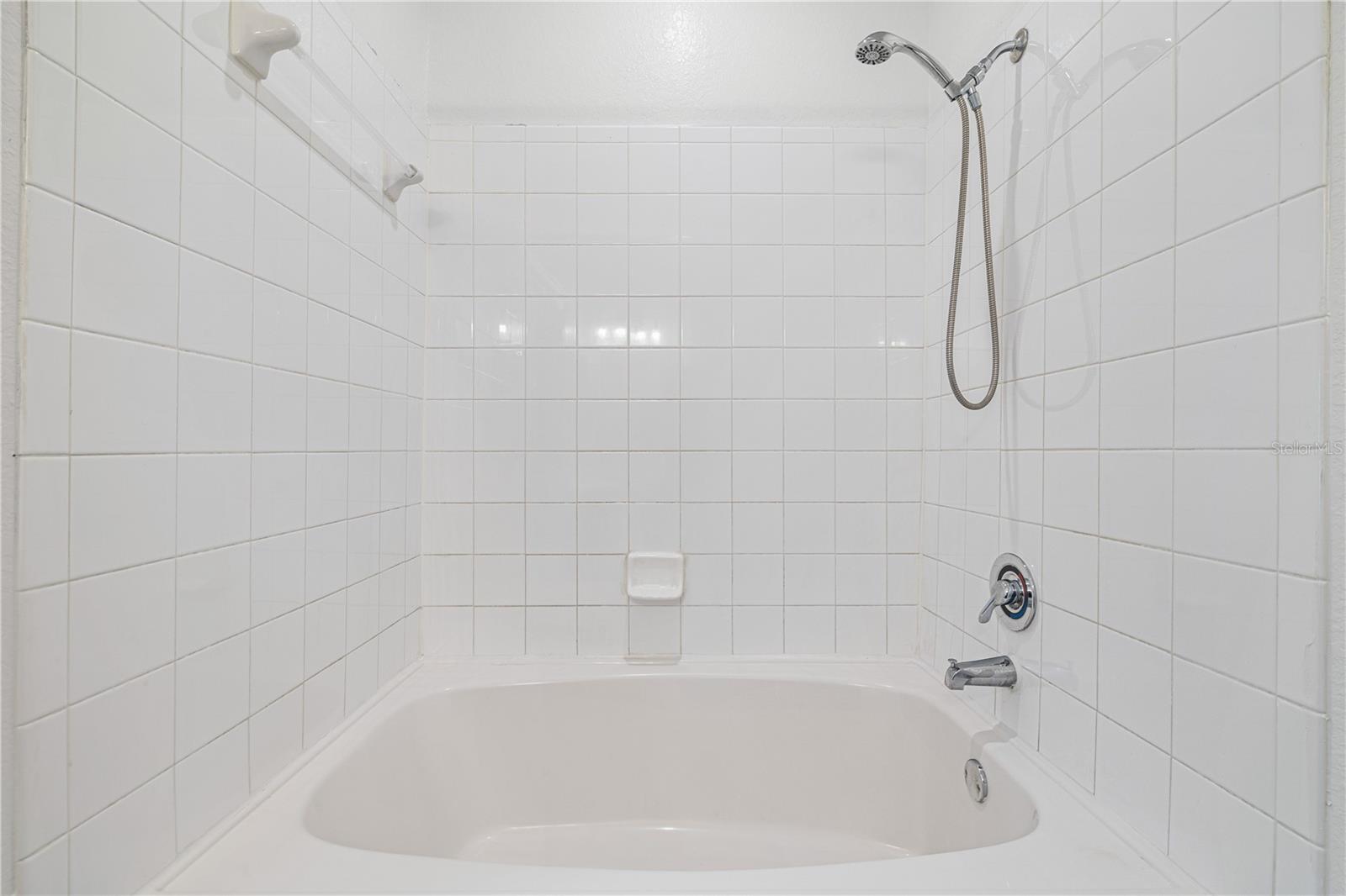 Image 20 of 51 For 2442 Grand Central Parkway 2