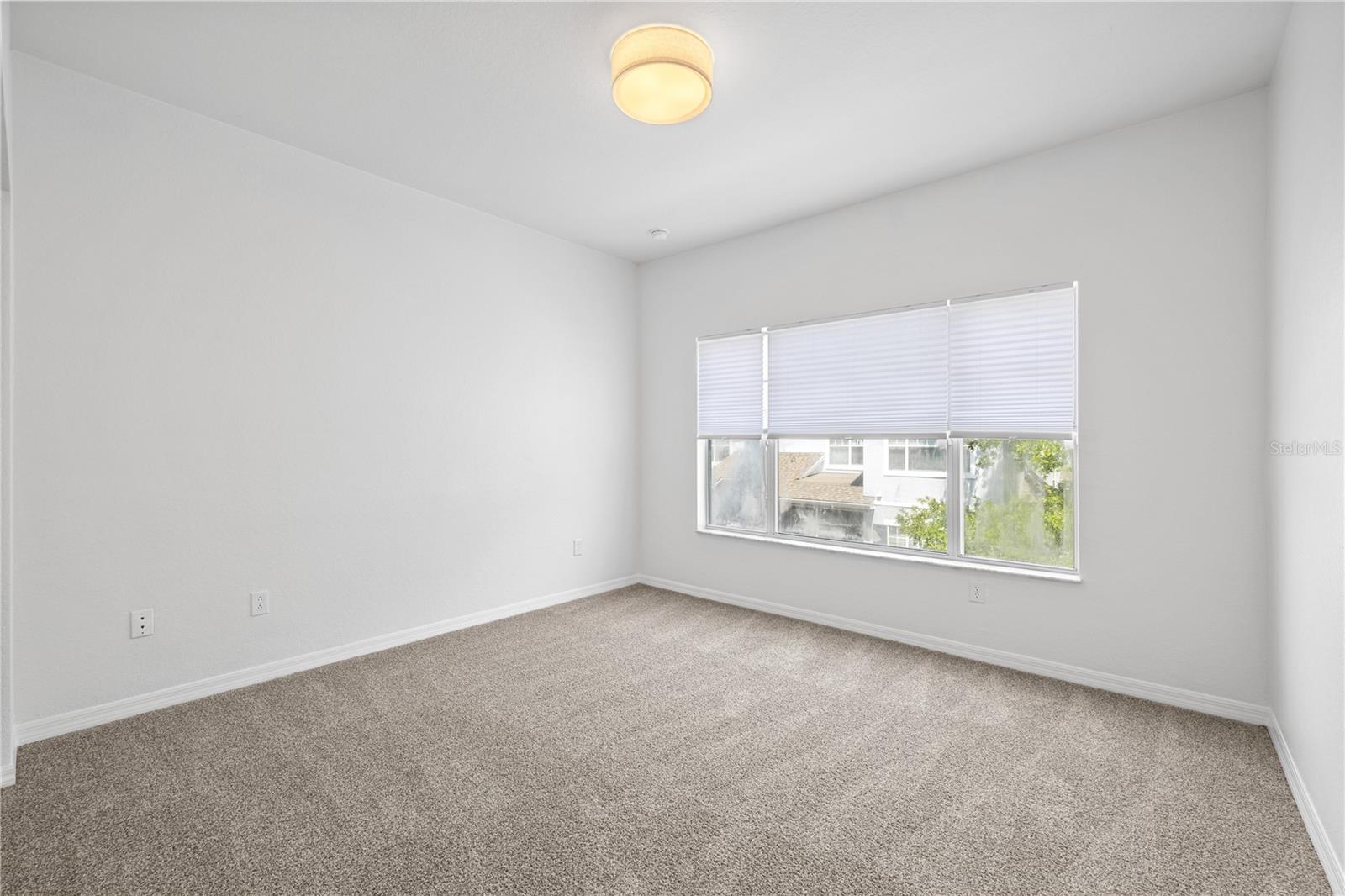 Image 21 of 51 For 2442 Grand Central Parkway 2