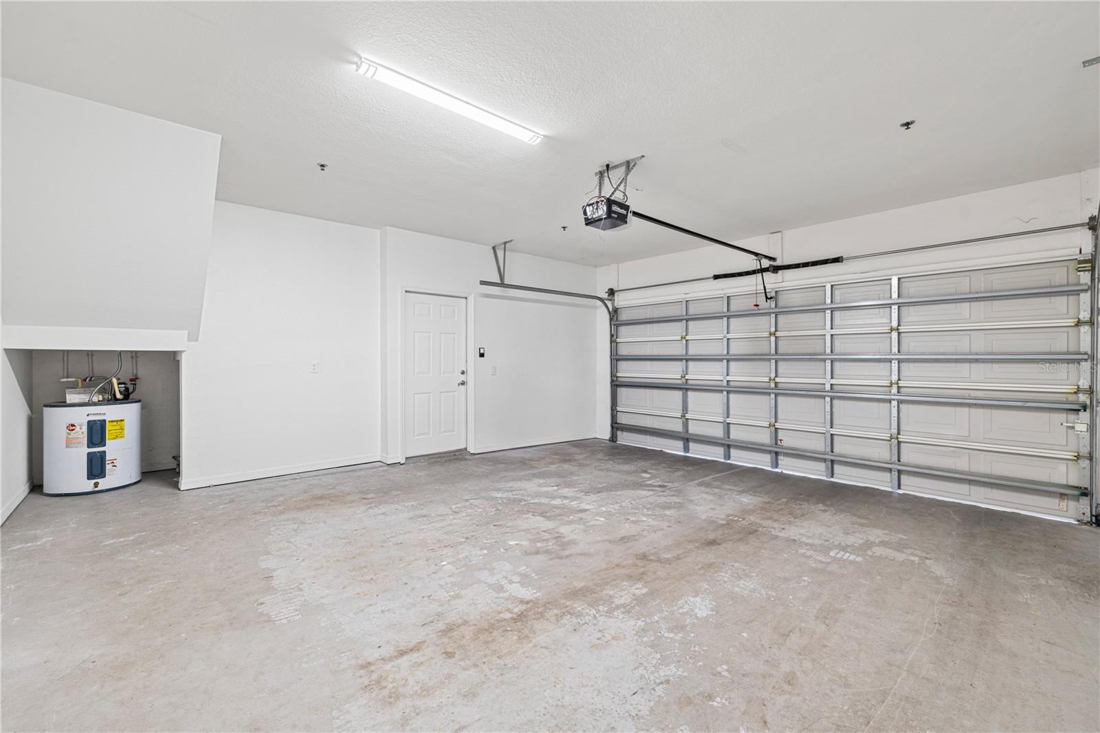 Image 4 of 51 For 2442 Grand Central Parkway 2