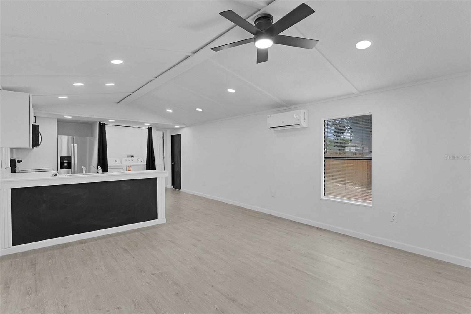 Image 18 of 39 For 33514 Luana Court