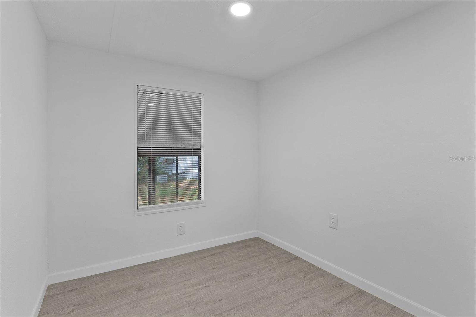 Image 25 of 39 For 33514 Luana Court