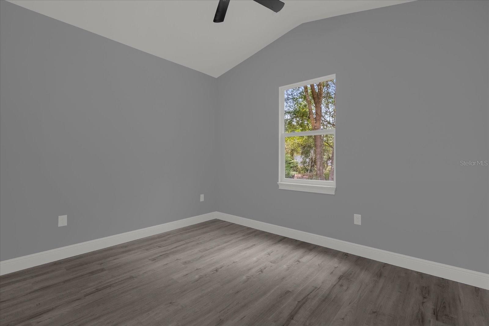 Image 13 of 32 For 1126 Thompson Avenue