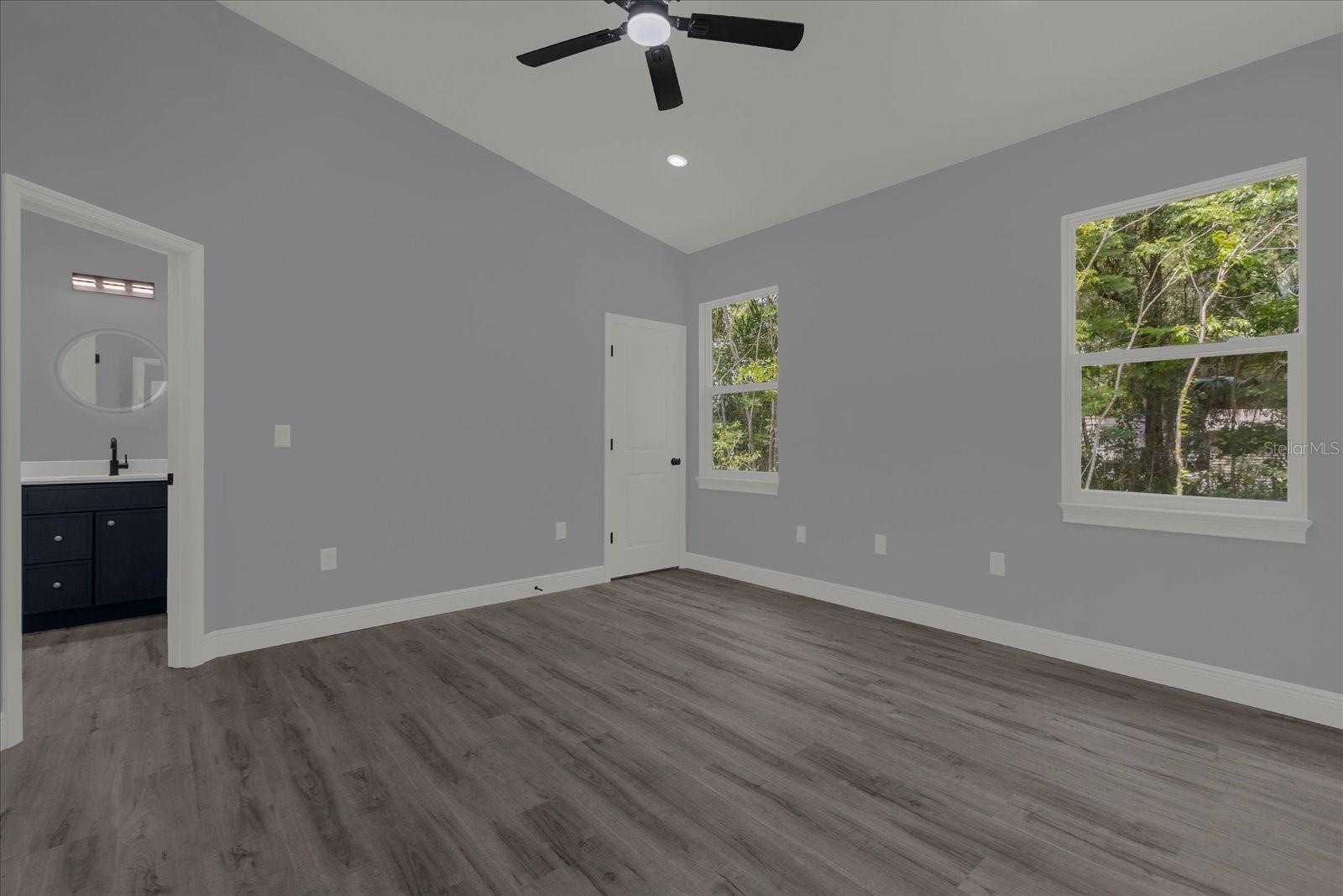 Image 19 of 32 For 1126 Thompson Avenue