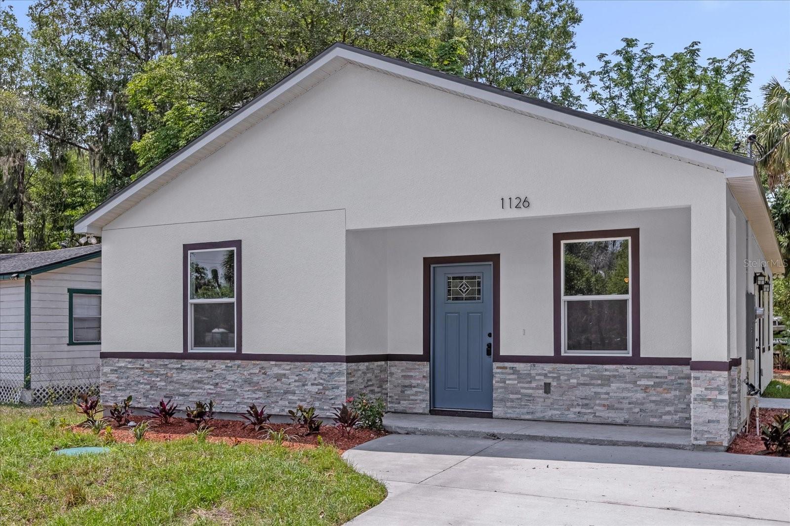 Image 2 of 32 For 1126 Thompson Avenue