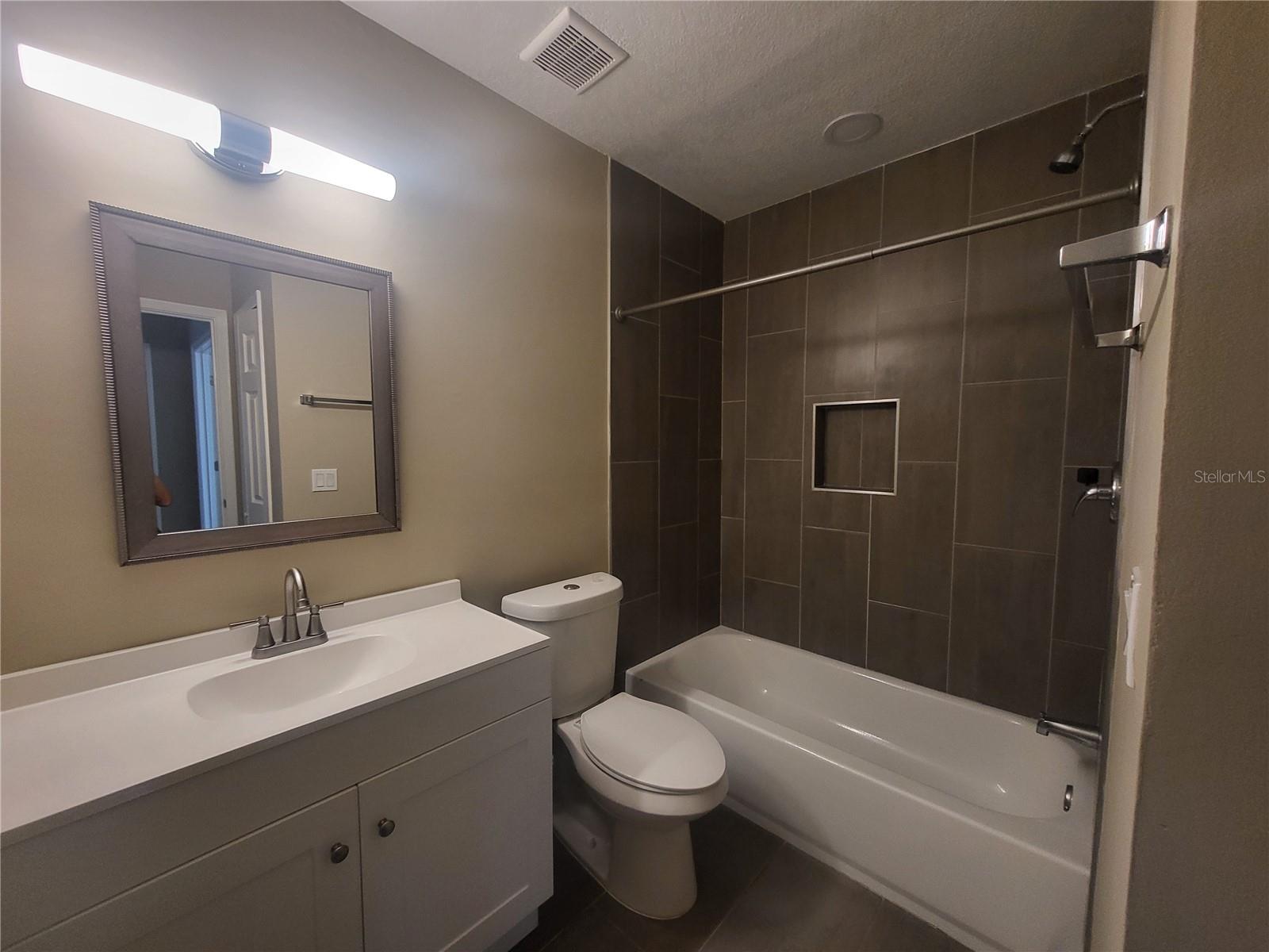 Image 14 of 22 For 7238 Harbor Heights Circle