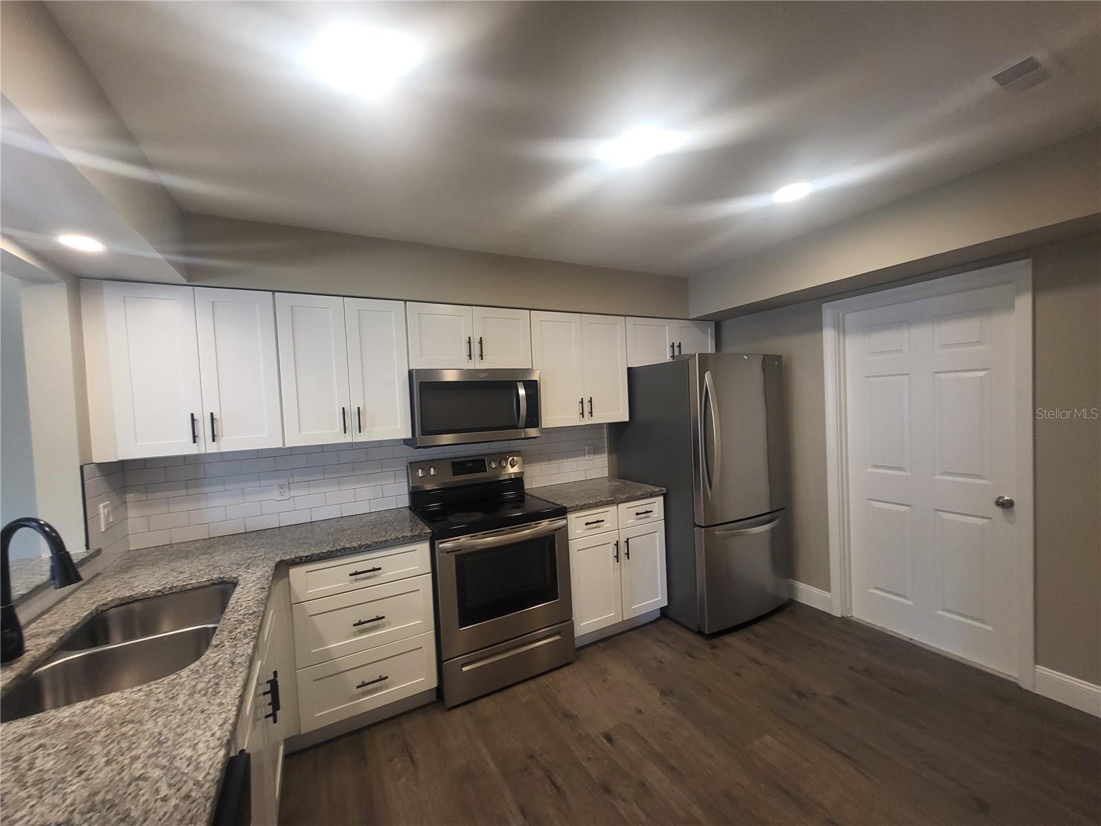 Image 6 of 22 For 7238 Harbor Heights Circle