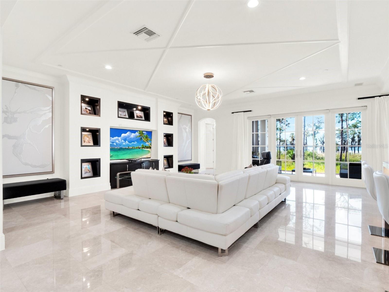 Image 20 of 91 For 10355 Kensington Shore Drive I-102