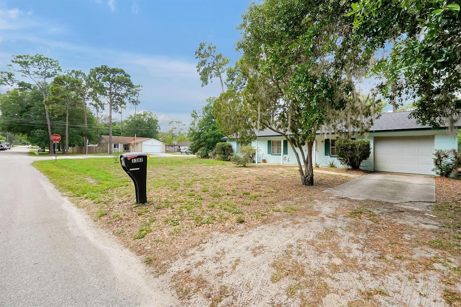Image 3 of 37 For 1302 Pressview Avenue