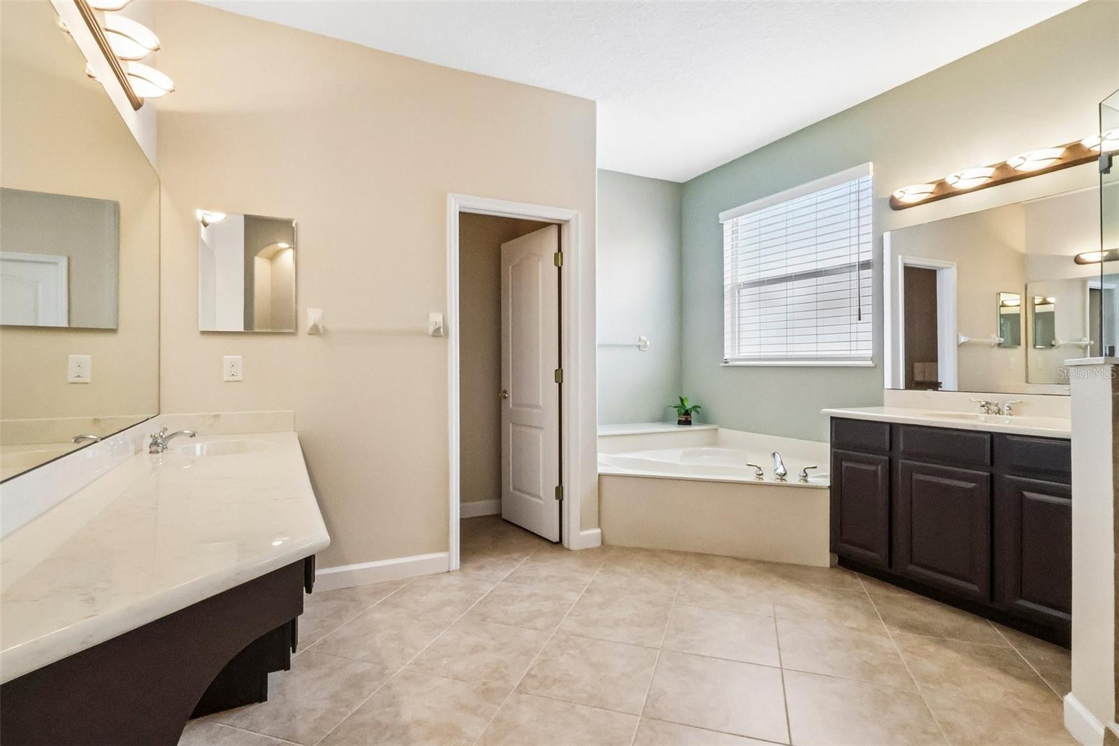 Image 24 of 41 For 232 Sagecrest Dr