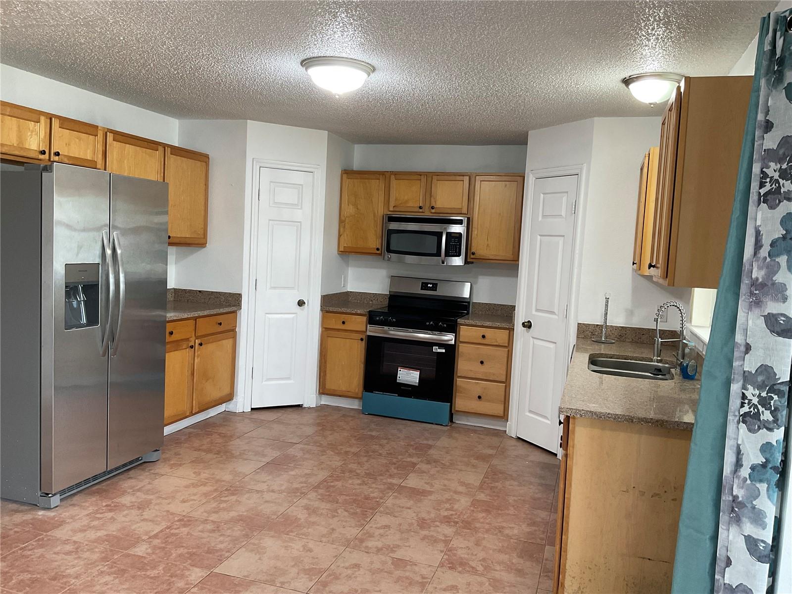 Image 3 of 31 For 10318 Laxton Street