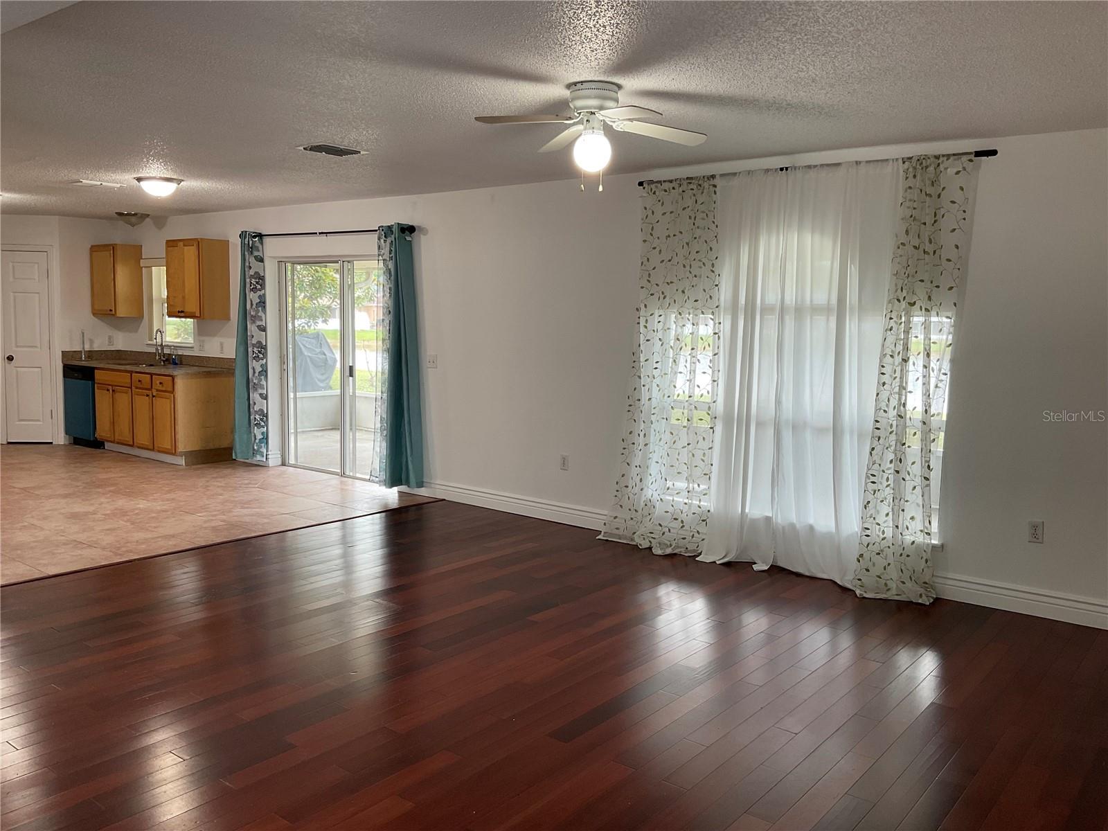 Image 4 of 31 For 10318 Laxton Street