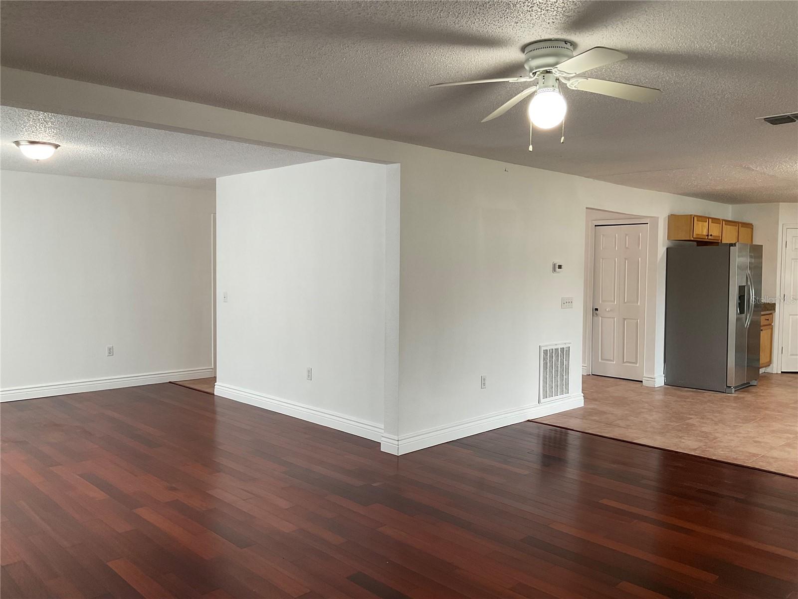 Image 8 of 31 For 10318 Laxton Street