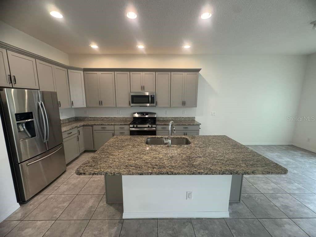 Image 3 of 26 For 998 Grand Hilltop