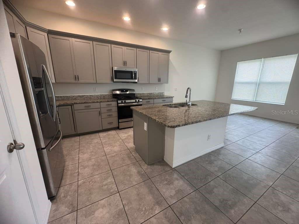 Image 5 of 26 For 998 Grand Hilltop