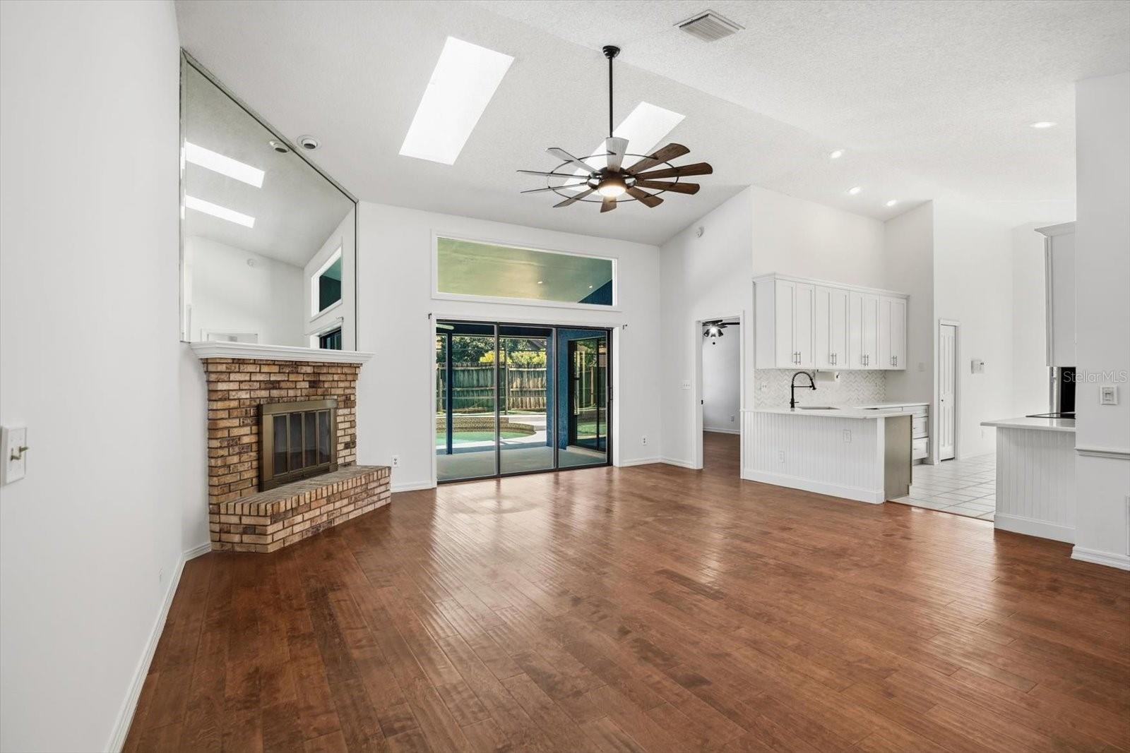 Image 6 of 40 For 313 Bahia Circle
