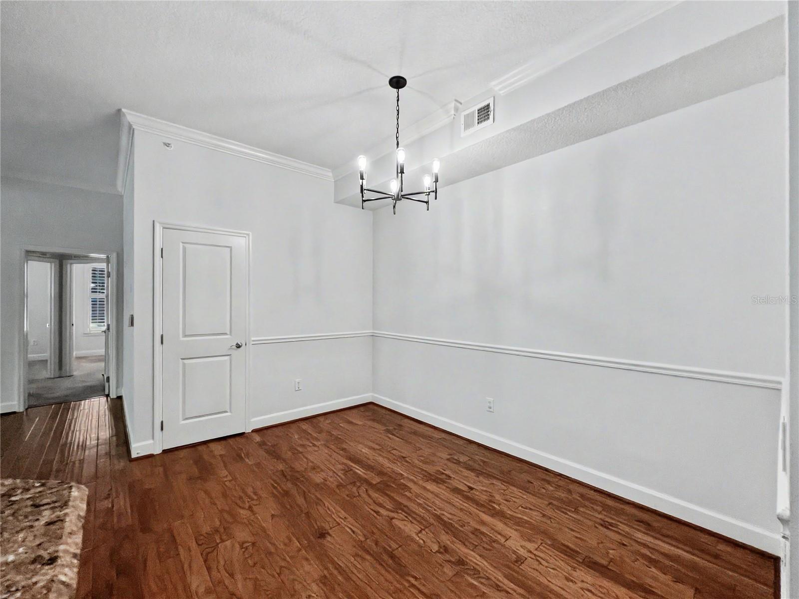 Image 10 of 65 For 1230 Wright Circle 108