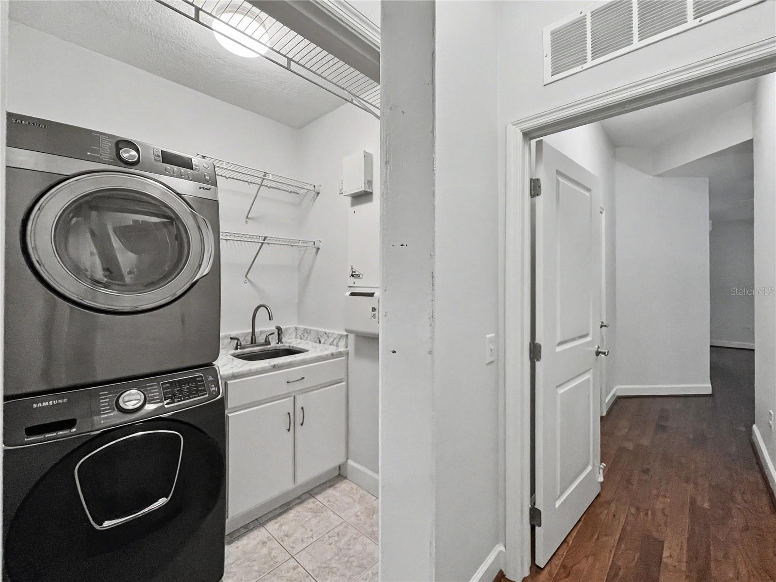 Image 29 of 65 For 1230 Wright Circle 108