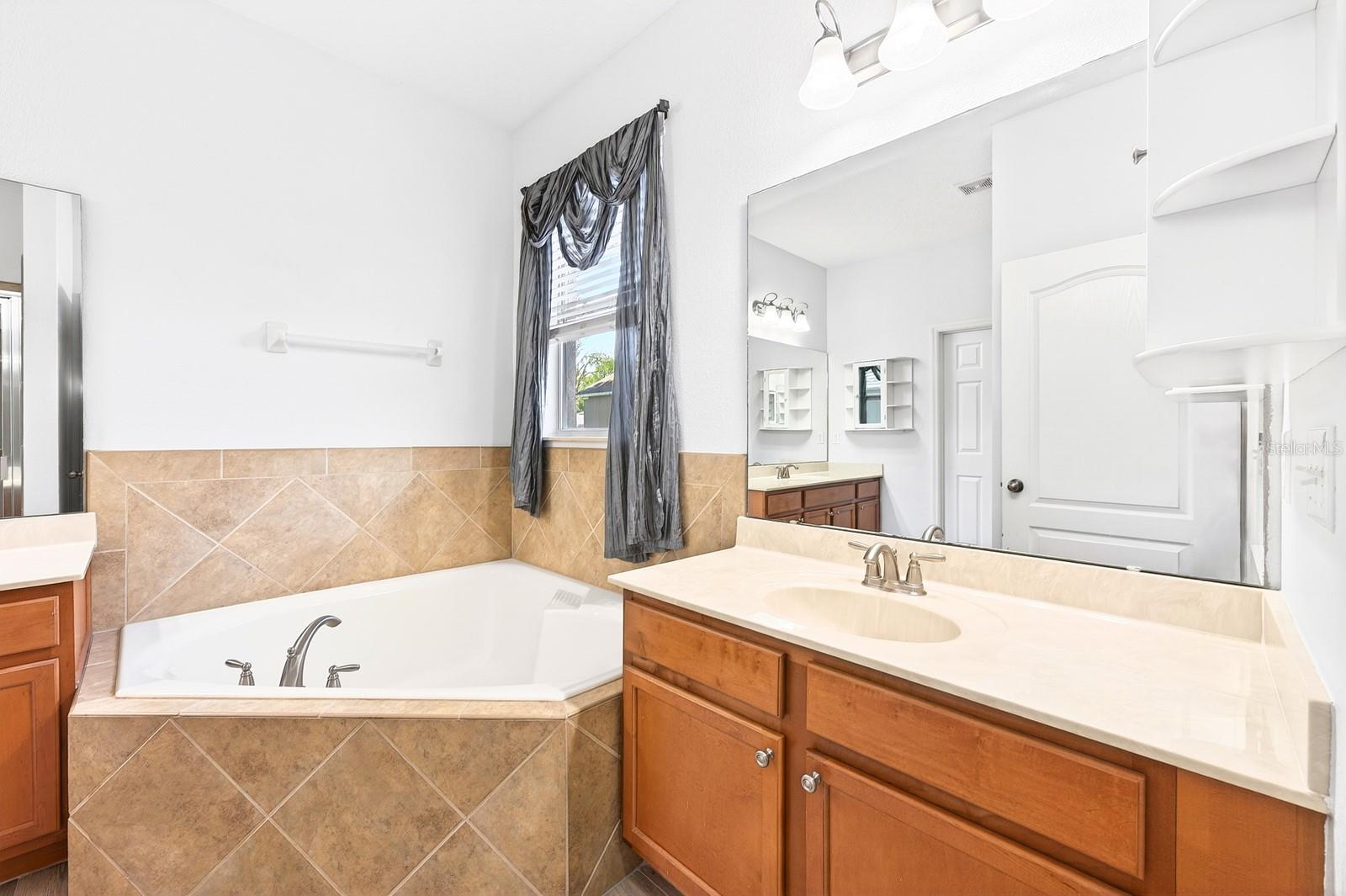 Image 17 of 46 For 2407 Parkside Meadow Drive