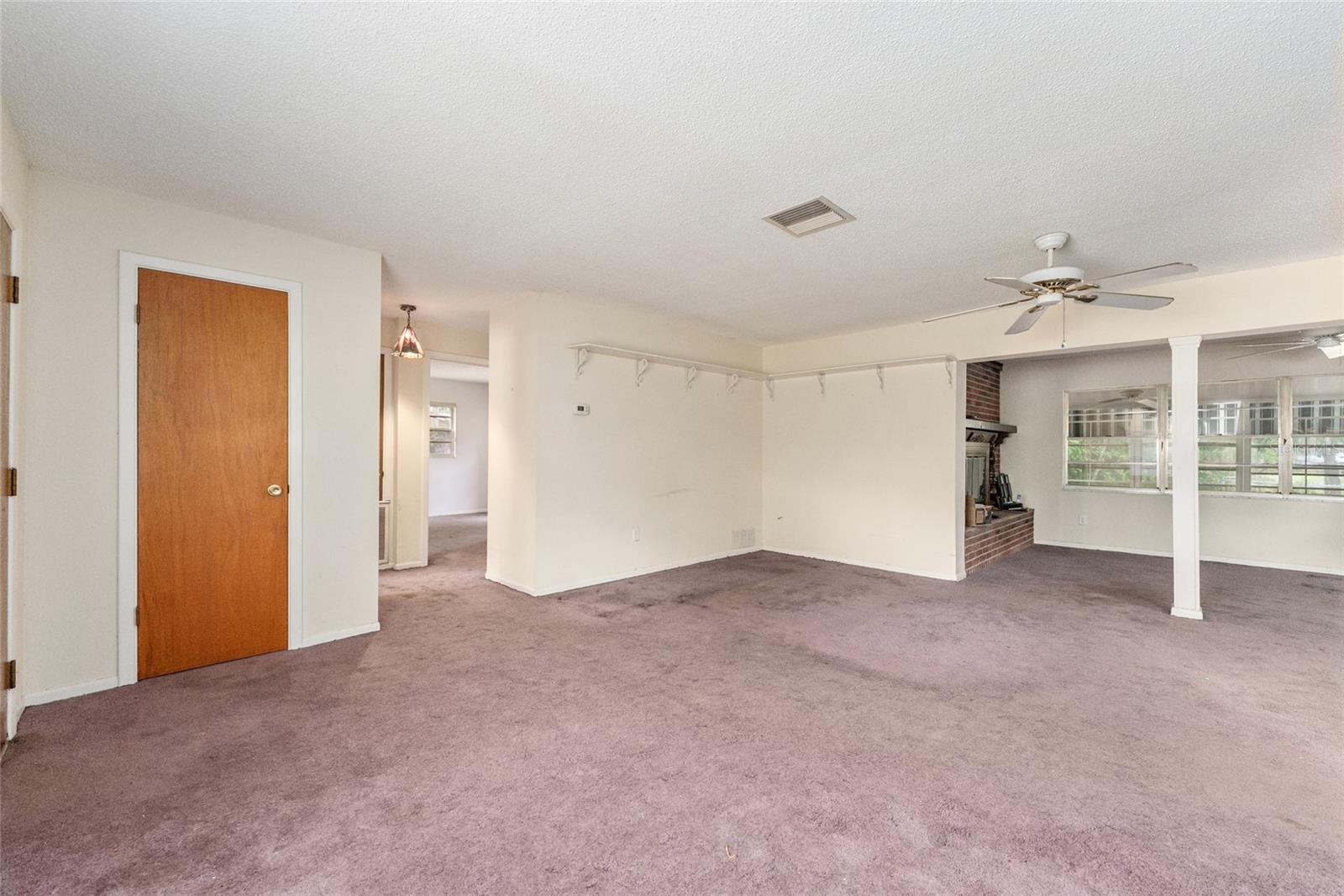 Image 11 of 62 For 927 Val Drive