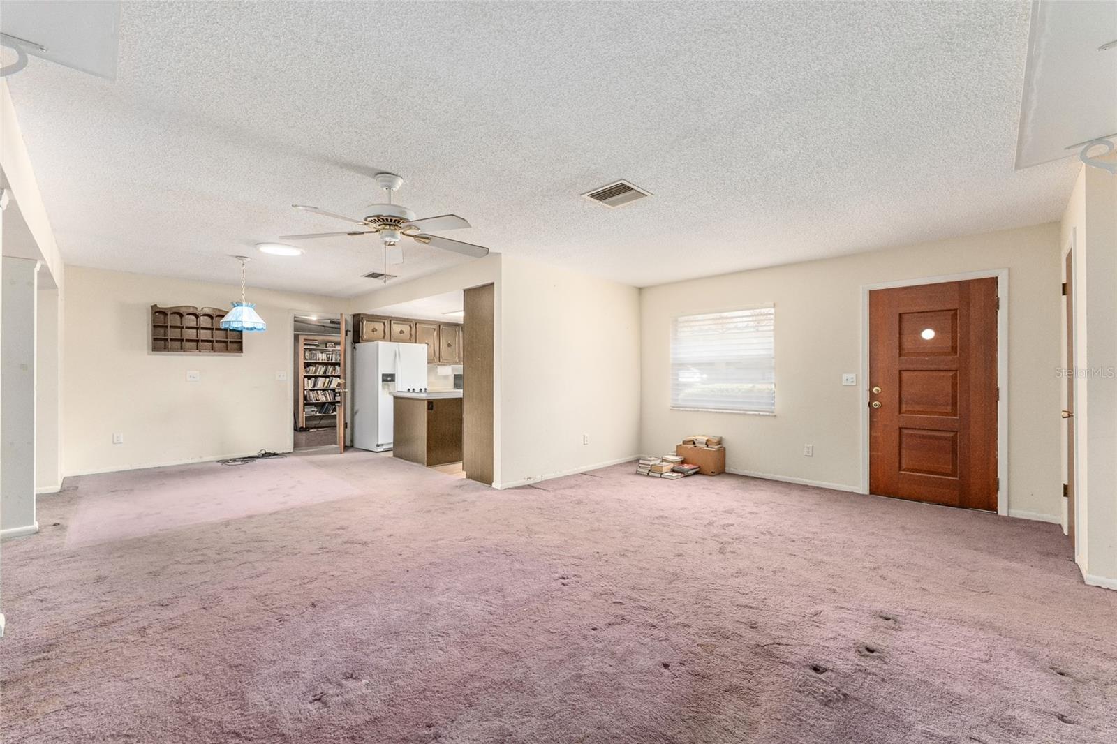 Image 12 of 62 For 927 Val Drive