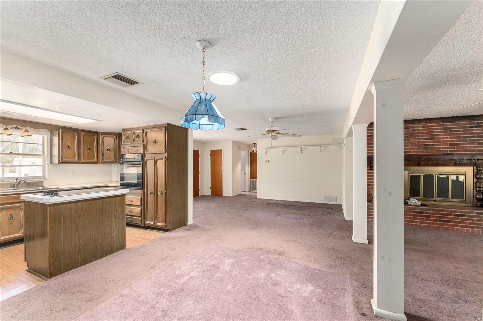 Image 13 of 62 For 927 Val Drive