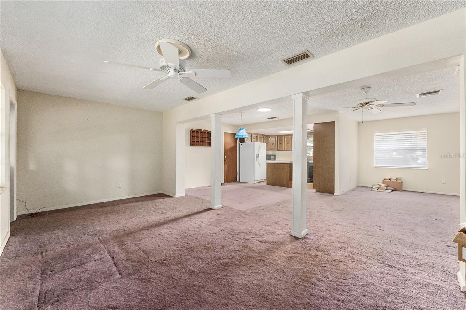 Image 17 of 62 For 927 Val Drive