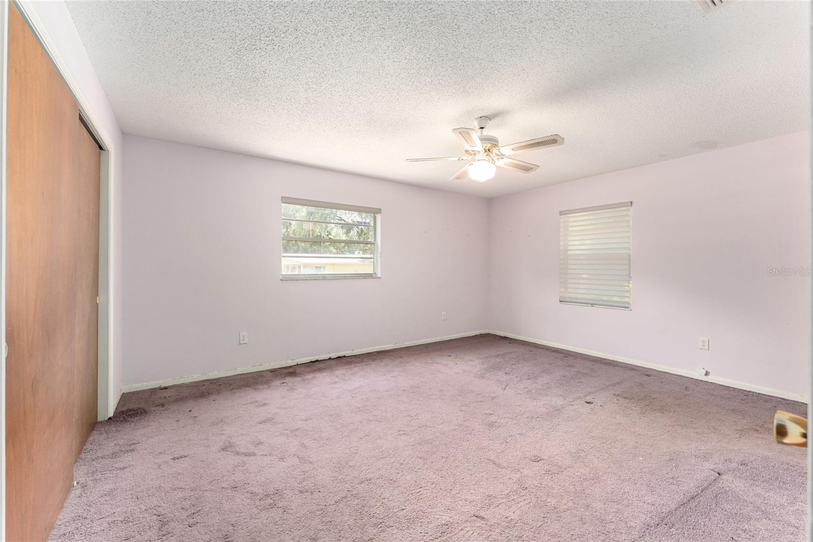 Image 19 of 62 For 927 Val Drive