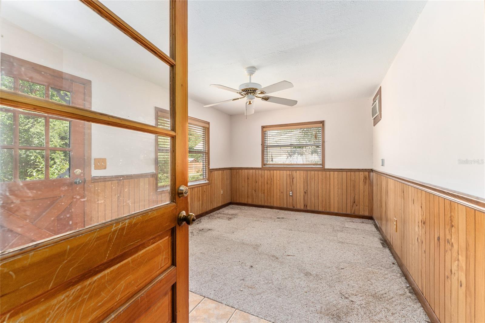 Image 32 of 62 For 927 Val Drive