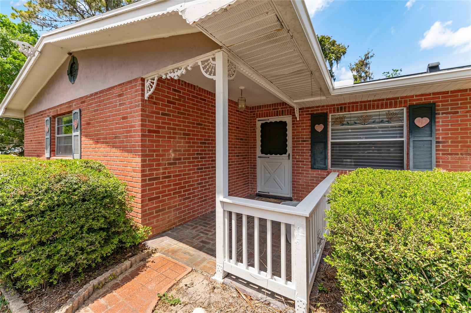 Image 4 of 62 For 927 Val Drive