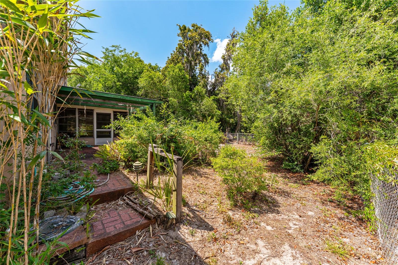 Image 40 of 62 For 927 Val Drive