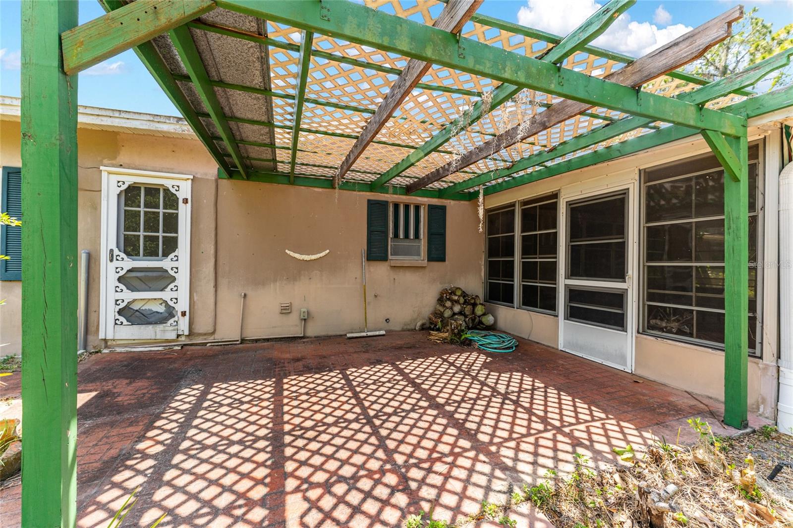 Image 41 of 62 For 927 Val Drive