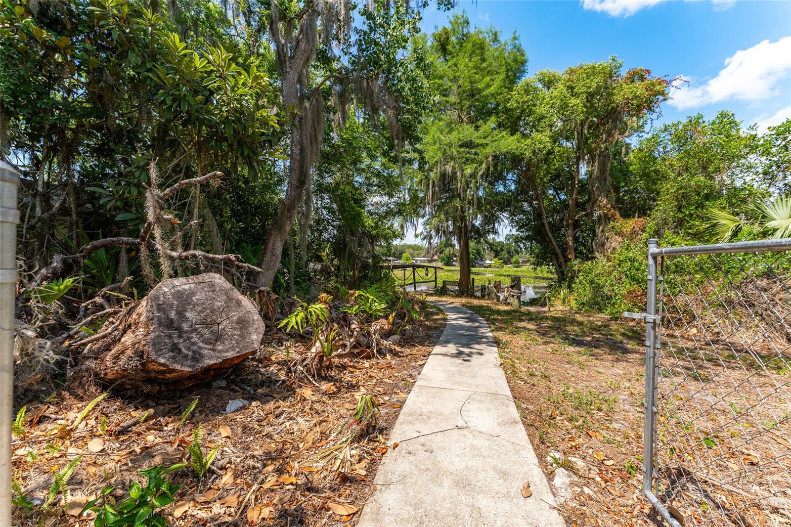 Image 46 of 62 For 927 Val Drive