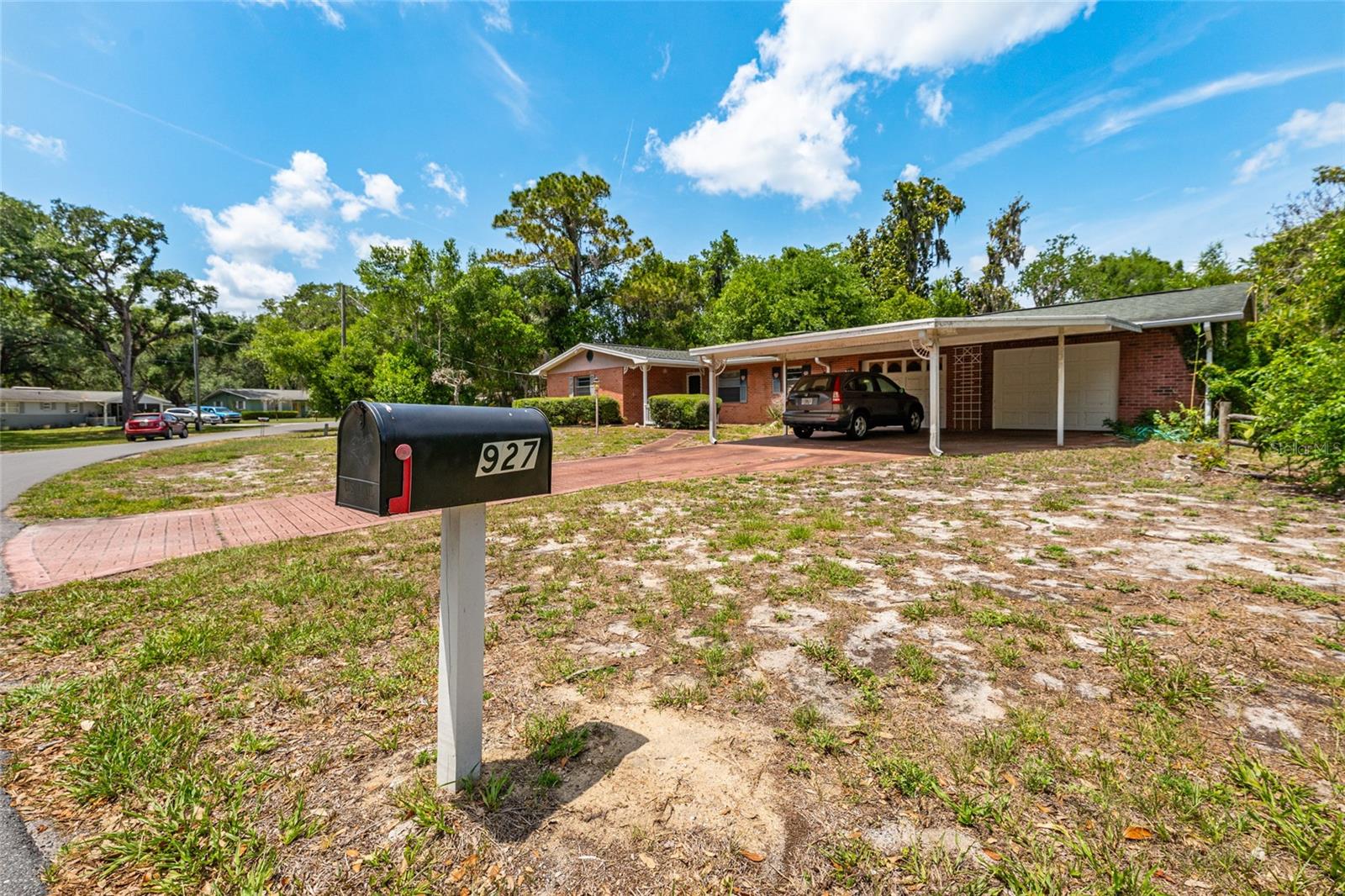 Image 7 of 62 For 927 Val Drive