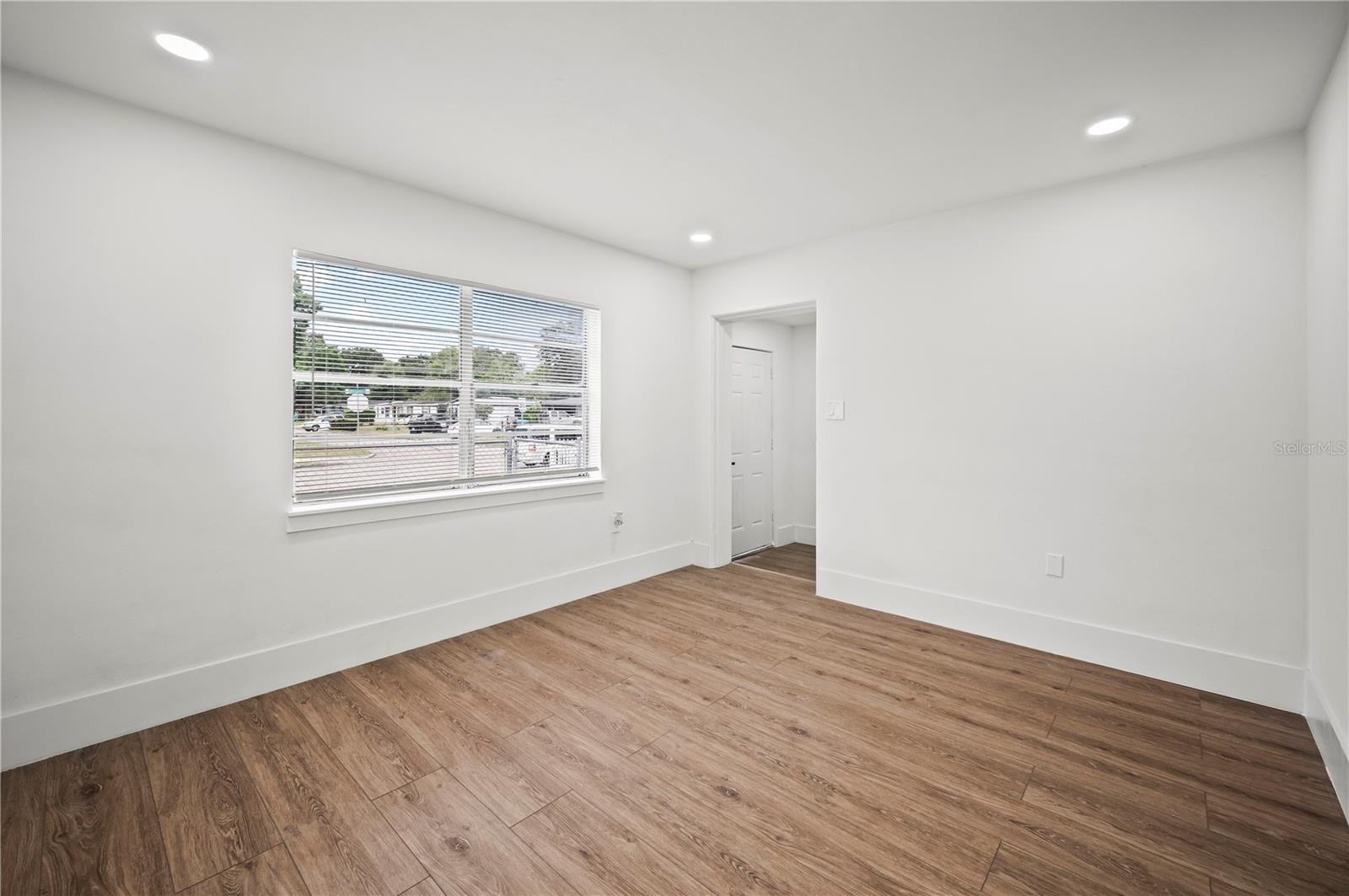 Image 7 of 22 For 4403 Lake Lawne Avenue