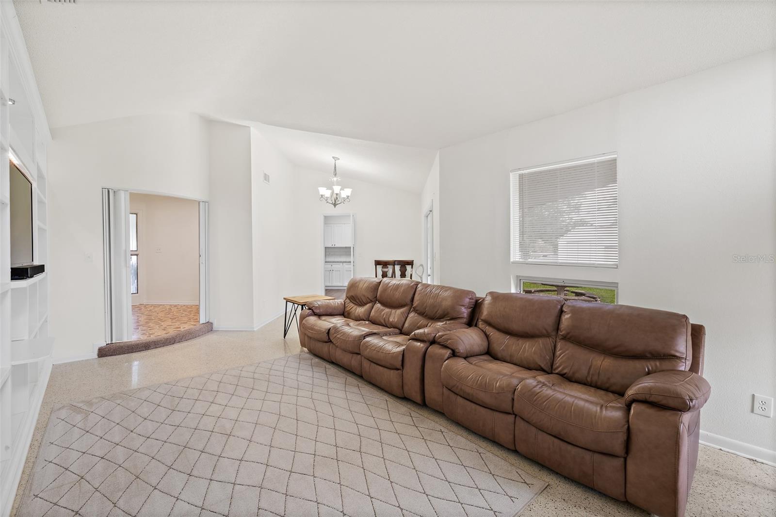 Image 11 of 33 For 815 Glade Road