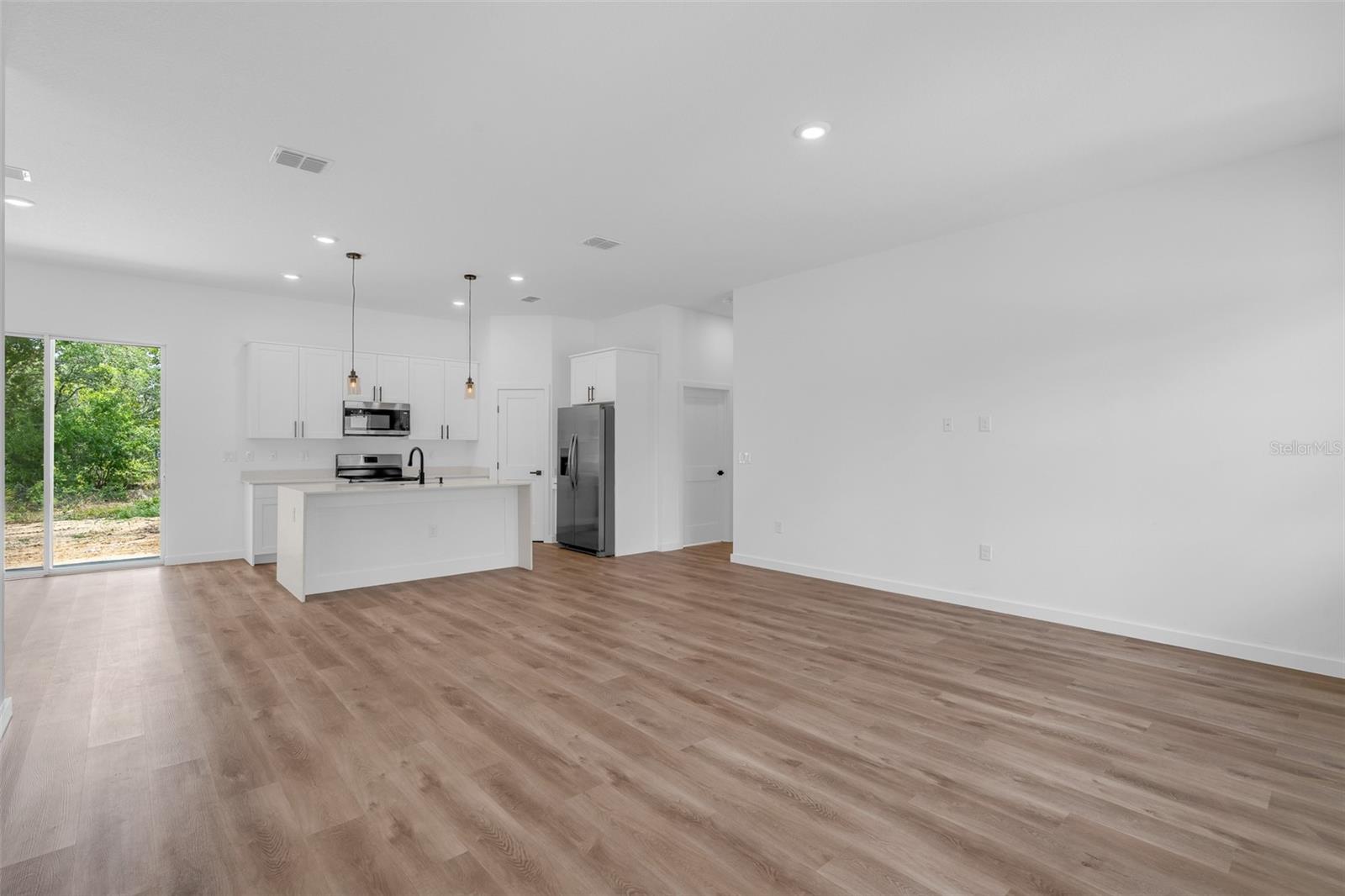 Listing photo id 8 for 9578 Wallace Way