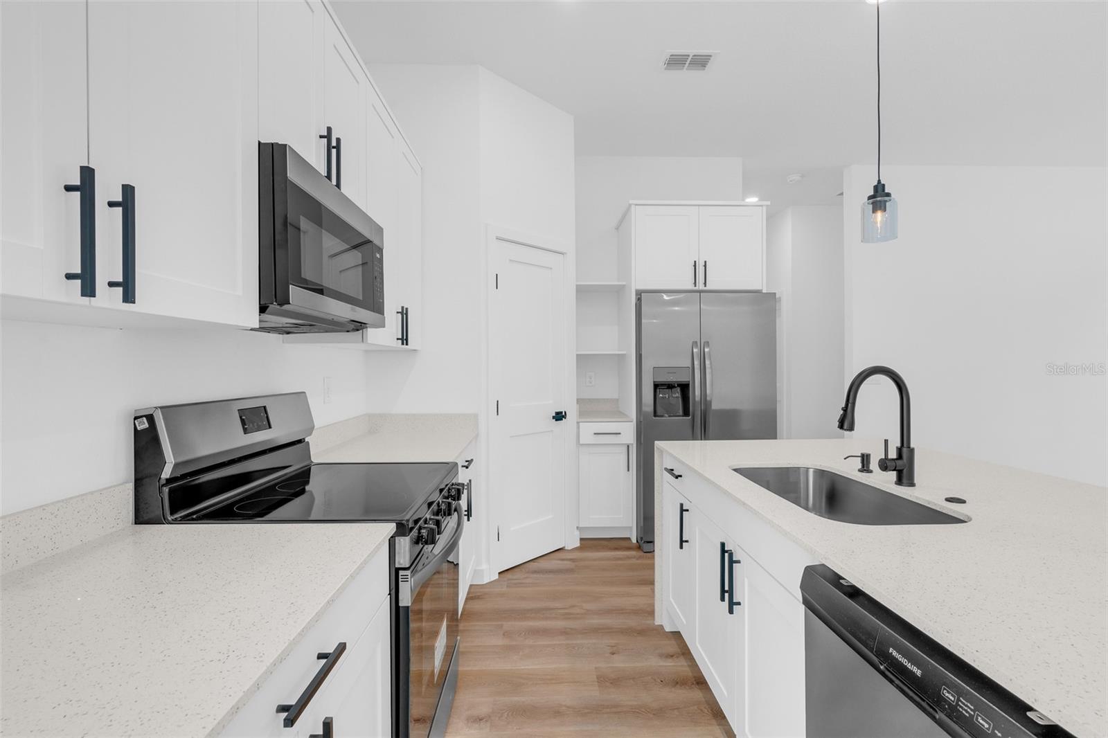 Listing photo id 10 for 9578 Wallace Way