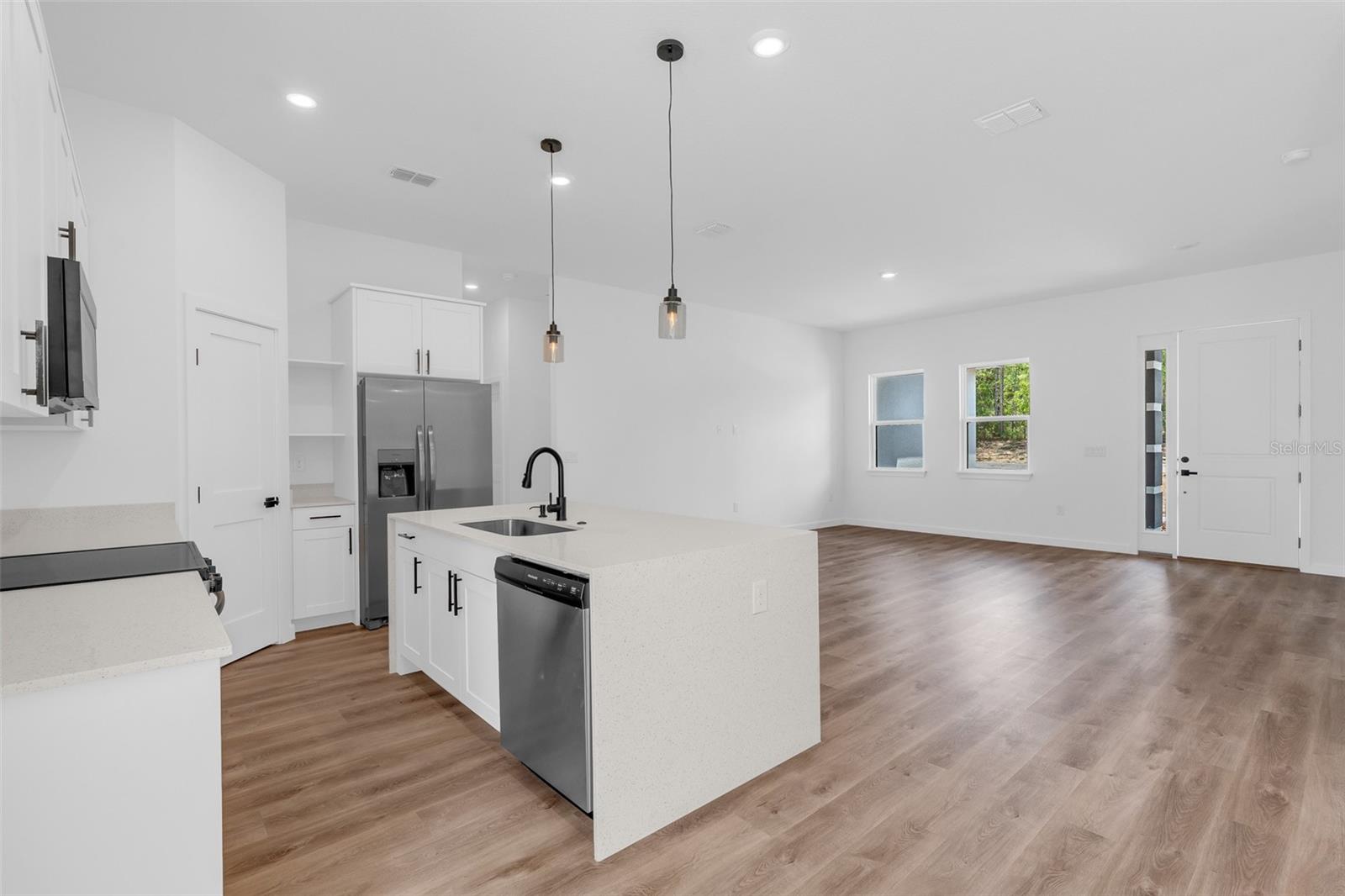 Listing photo id 12 for 9578 Wallace Way