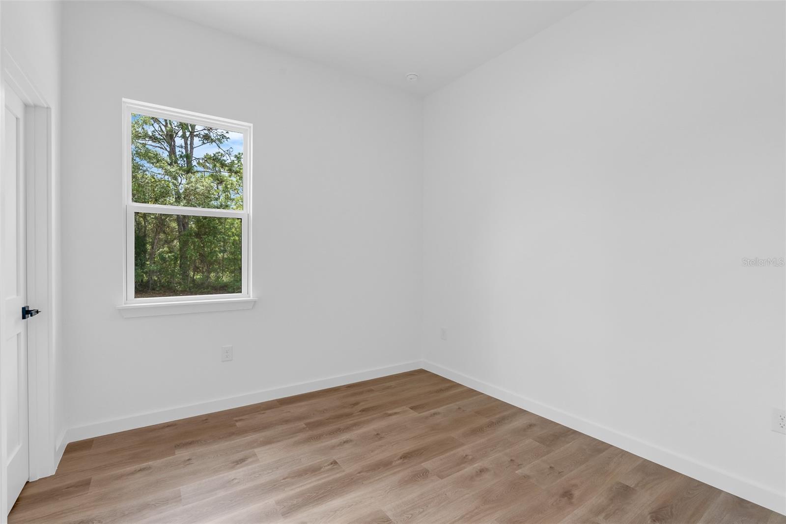 Listing photo id 14 for 9578 Wallace Way