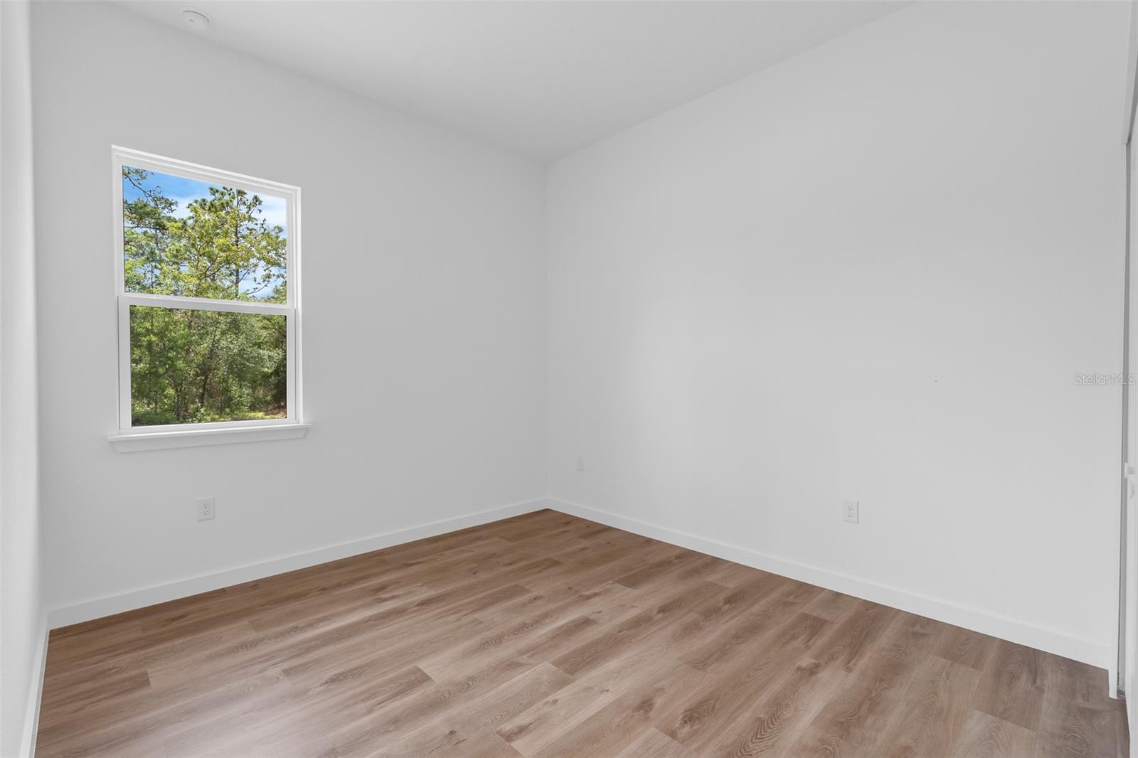 Listing photo id 15 for 9578 Wallace Way