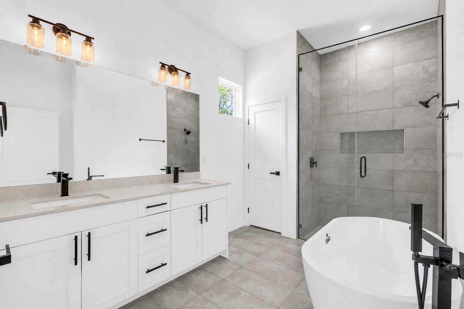 Listing photo id 16 for 9578 Wallace Way