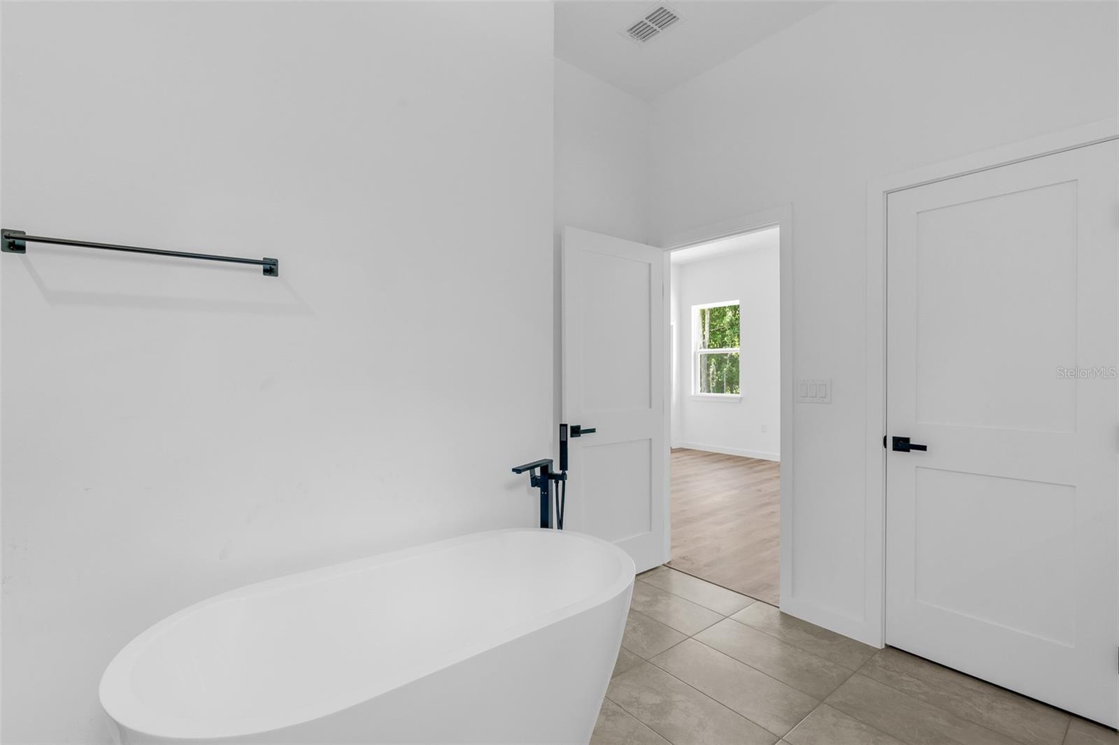 Listing photo id 18 for 9578 Wallace Way