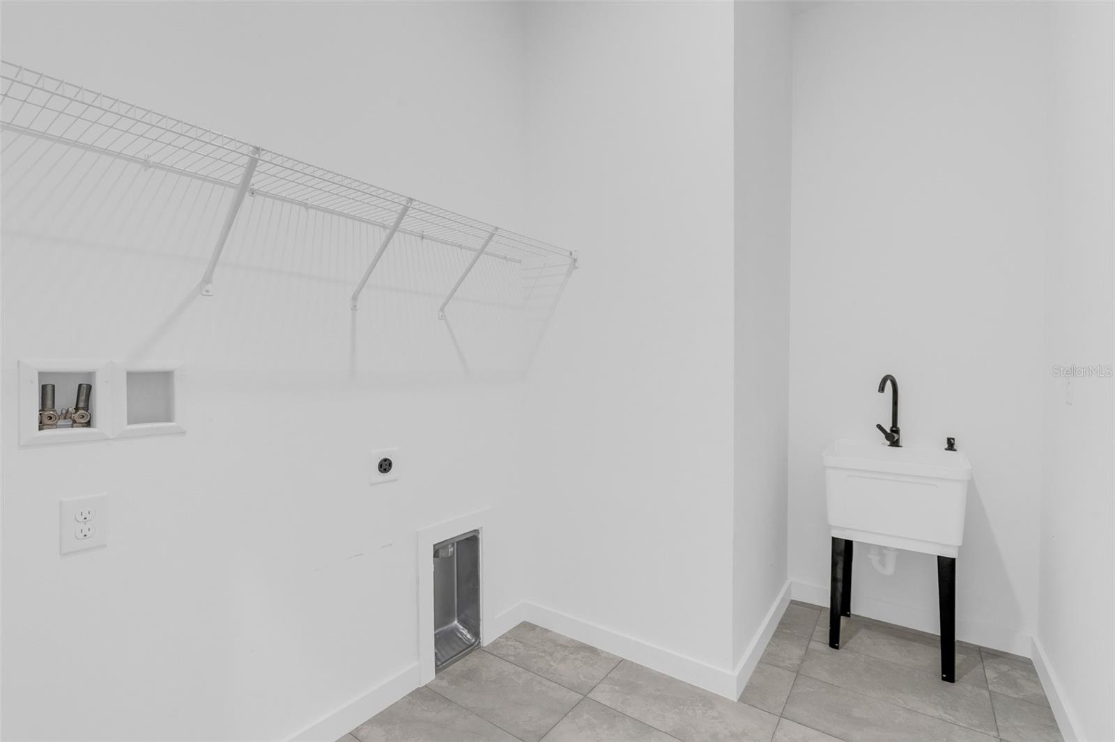 Listing photo id 20 for 9578 Wallace Way